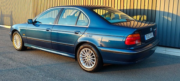 BMW 520i 4 of 22