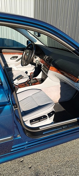BMW 520i 7 of 22