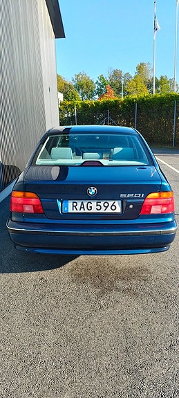 BMW 520i 12 of 22