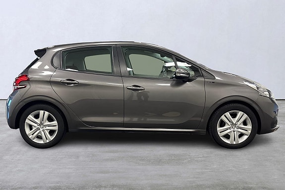 Peugeot 208 3 of 22