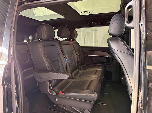 Mercedes-Benz V220 8 of 17