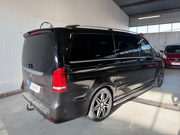 Mercedes-Benz V220 4 of 17