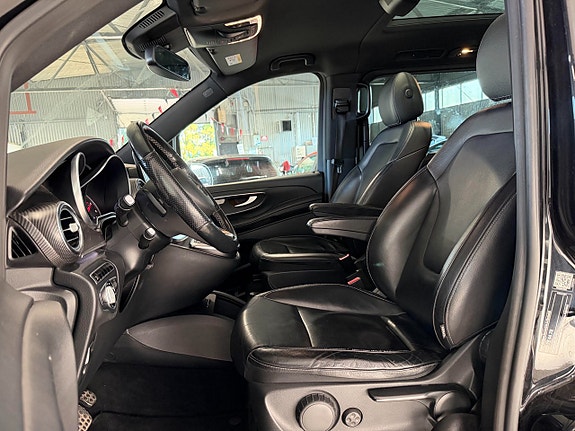 Mercedes-Benz V220 12 of 17