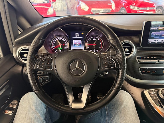 Mercedes-Benz V220 16 of 17