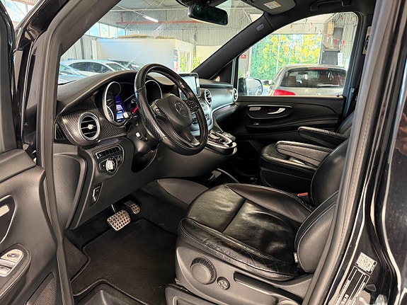 Mercedes-Benz V220 13 of 17
