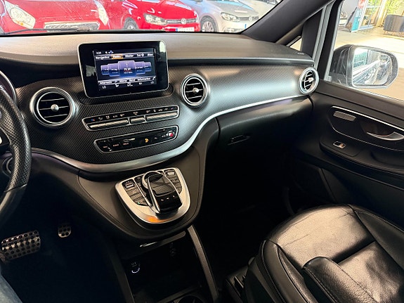 Mercedes-Benz V220 15 of 17