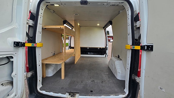 Ford Transit Custom 10 of 12