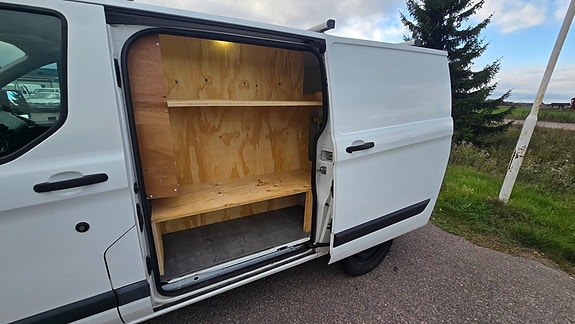 Ford Transit Custom 9 of 12