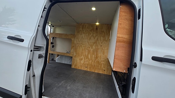 Ford Transit Custom 8 of 12