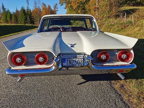 Ford Thunderbird 5 of 9