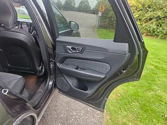 Volvo XC60 10 of 17
