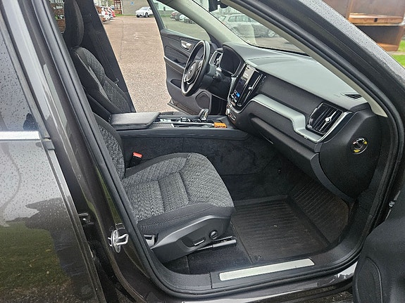 Volvo XC60 12 of 17