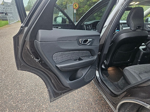 Volvo XC60 9 of 17