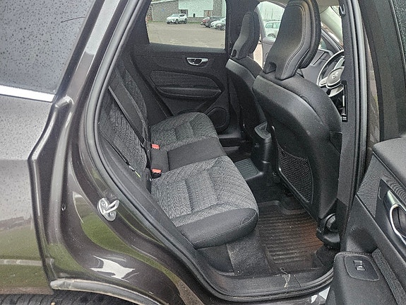 Volvo XC60 11 of 17