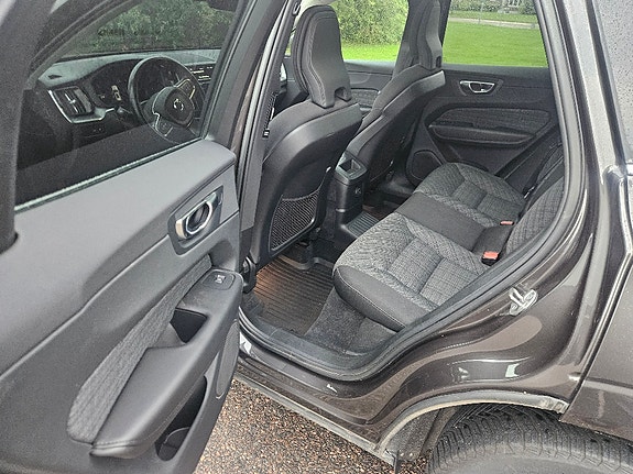 Volvo XC60 8 of 17