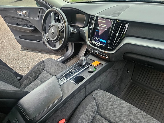 Volvo XC60 13 of 17