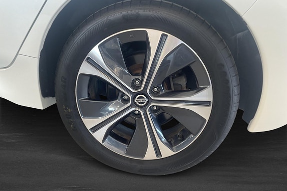Nissan Leaf 5 of 11