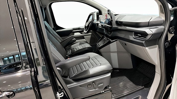 Ford Custom Tourneo 3 of 9