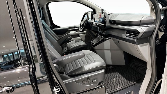 Ford Custom Tourneo 3 of 9