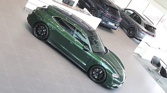Porsche Taycan Turbo 3 of 17