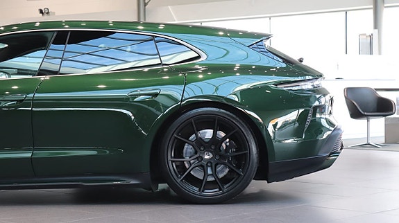 Porsche Taycan Turbo 8 of 17
