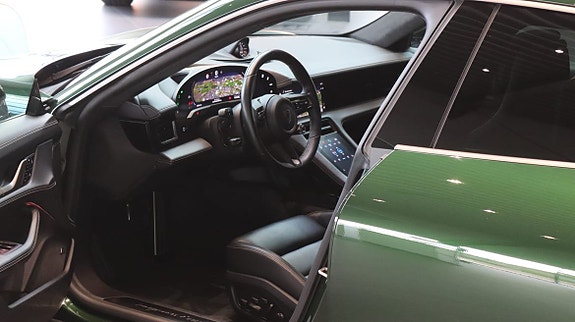 Porsche Taycan Turbo 11 of 17