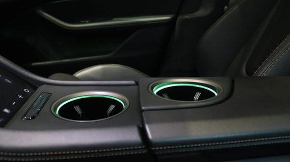 Porsche Taycan Turbo 13 of 17