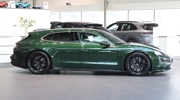 Porsche Taycan Turbo 5 of 17