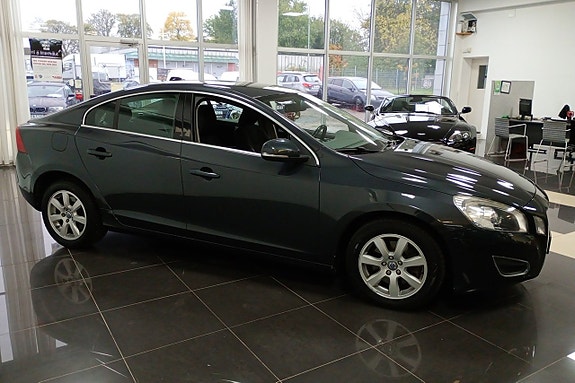 Volvo S60 4 of 6