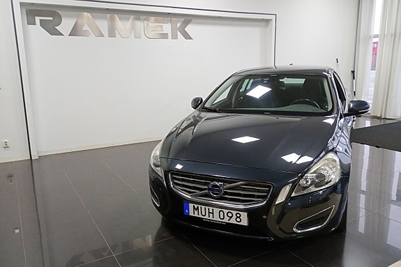 Volvo S60 2 of 6