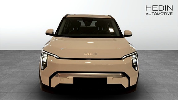 Kia EV3 8 of 15