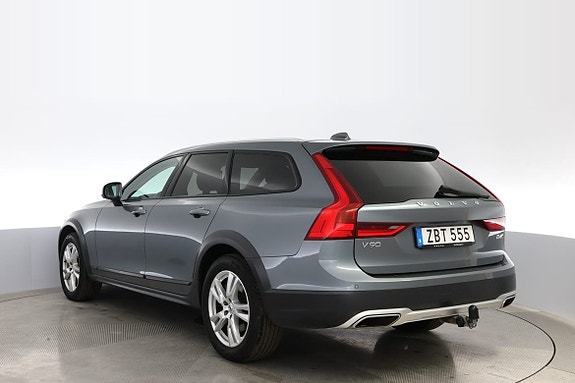 Volvo V90 Cross Country 3 of 16