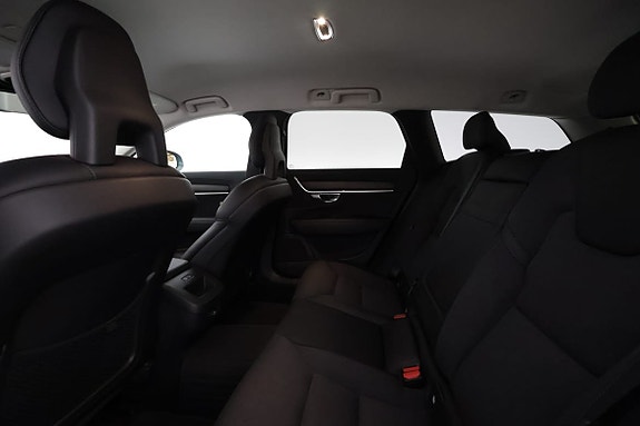 Volvo V90 Cross Country 10 of 16