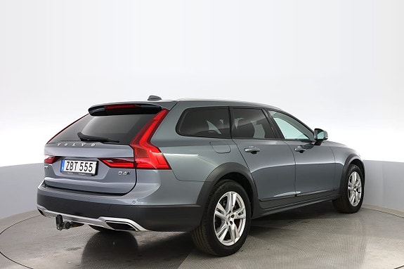 Volvo V90 Cross Country 4 of 16