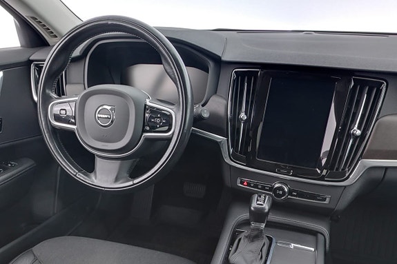 Volvo V90 Cross Country 8 of 16