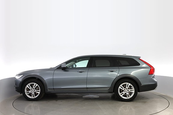 Volvo V90 Cross Country 2 of 16