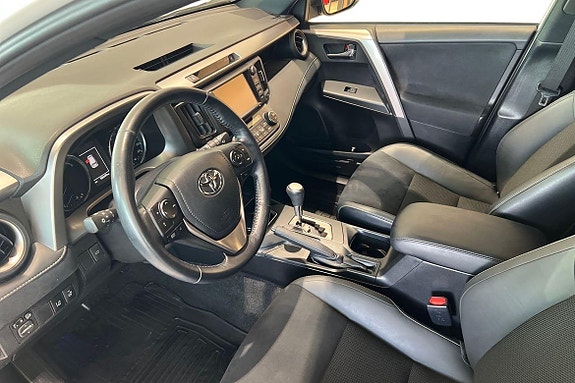 Toyota RAV4 14 of 21