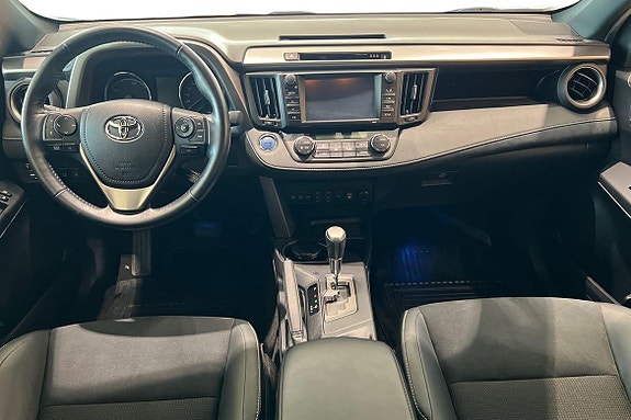Toyota RAV4 10 of 21
