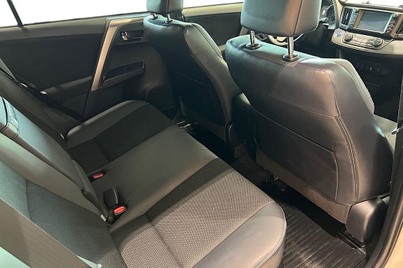 Toyota RAV4 9 of 21