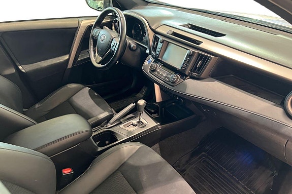 Toyota RAV4 7 of 21