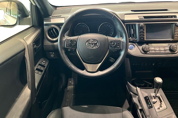 Toyota RAV4 11 of 21