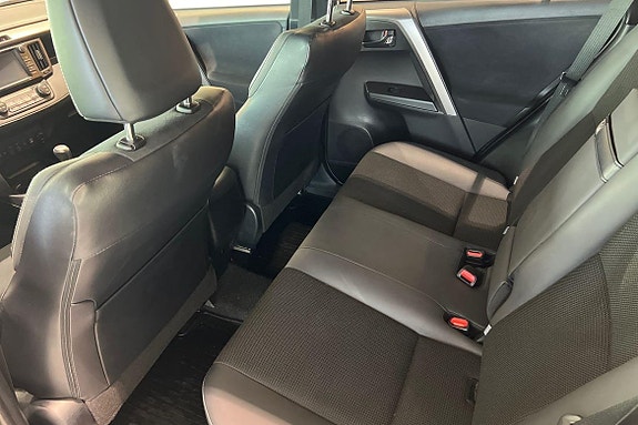 Toyota RAV4 13 of 21