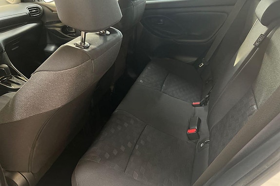 Toyota Yaris 10 of 18