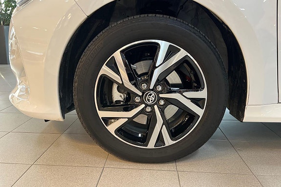 Toyota Yaris 14 of 18