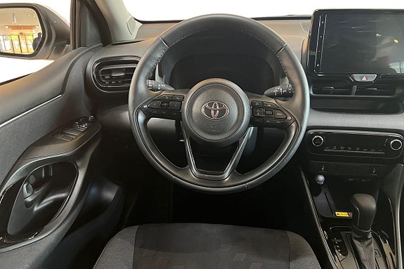Toyota Yaris 8 of 18