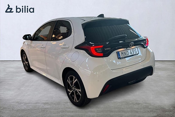 Toyota Yaris 2 of 18