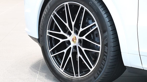 Porsche Cayenne Coupe 7 of 10
