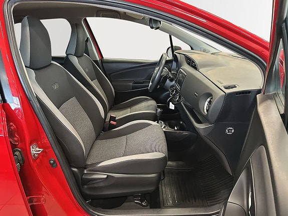 Toyota Yaris 7 of 11