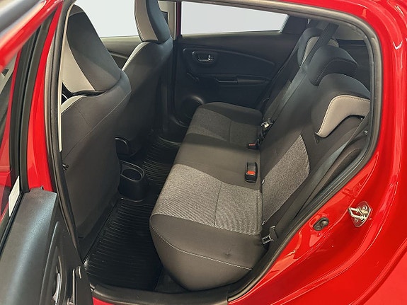 Toyota Yaris 8 of 11