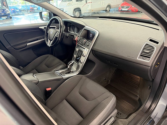 Volvo XC60 8 of 13